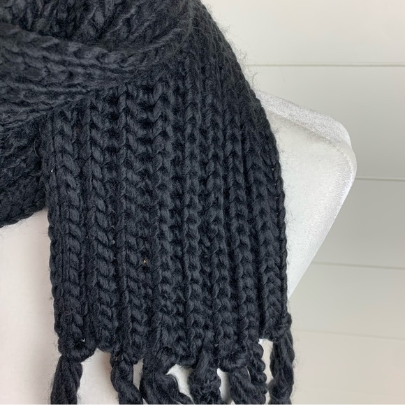 Fossil Scarf Kendall Cableknit Black with Tassels 5” Wide by 64” Long - Picture 4 of 11